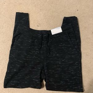 Joggers w/ ankle zipper
